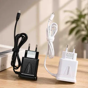 Punjač za mobitel s ugrađenim micro USB kablom