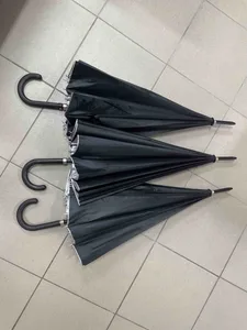 Crni dugi kišobran 54 cm sa 16 žica i srebrnim slojem (slika 2)