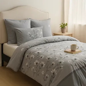 Posteljina pamuk-poliester bračna — sivi cvjetovi sa bordurom — ambijent