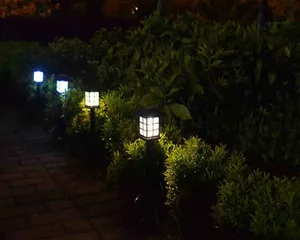 Solarna ubodna lampa za stazu u obliku kućice, bijelo svjetlo (slika 3)