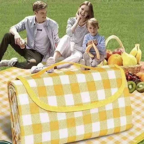 Prostirka za piknik i plažu, sklopiva s ručkom — 150×200 cm, Crveni karo (slika 8)