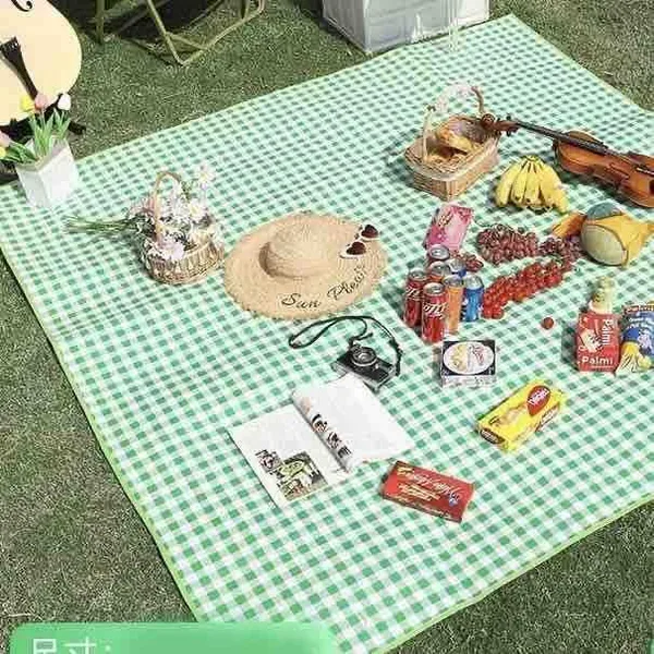 Prostirka za piknik i plažu, sklopiva s ručkom — 150×200 cm, Crveni karo (slika 7)