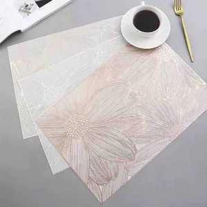 Metalik podmetači za stol, set od 12 — sedefasti s cvijetom 30×45 cm