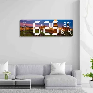 Digitalni LED zidni sat sa slikom, datumom i temperaturom — džamija u sumrak