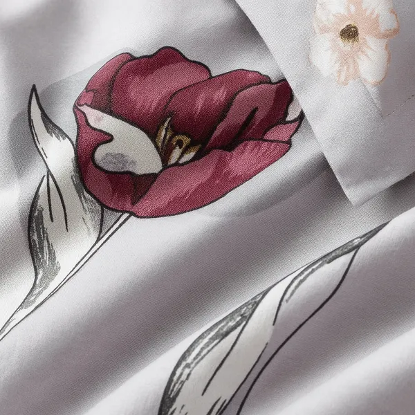 Pamučna posteljina bračna — bordo tulipani — detalj