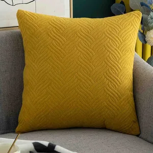 Prošivena baršunasta jastučnica s talasastim uzorkom 45×45 cm (slika 4)