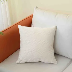 Prošivena baršunasta jastučnica s talasastim uzorkom 45×45 cm (slika 3)