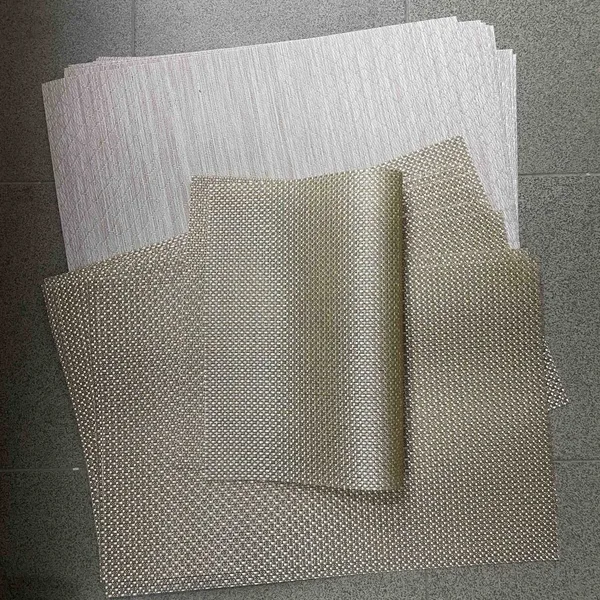 Pleteni podmetači za stol, set od 12 — bijeli i šampanj