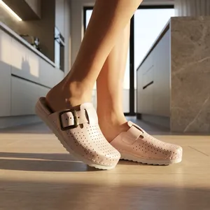 LEDI ANATOMIC — svijetloroze perforirane klompe s kopčom – lifestyle