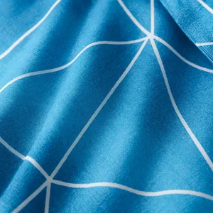 Pamučna posteljina bračna — tirkizni geometrijski — detalj