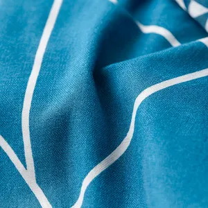 Pamučna posteljina bračna — tirkizni geometrijski — detalj