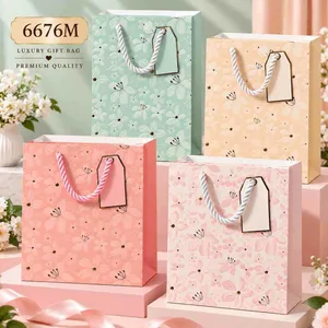 Poklon kese, 12 komada — pastelne s privjeskom — M 26×32×10 cm, Mint (slika 2)