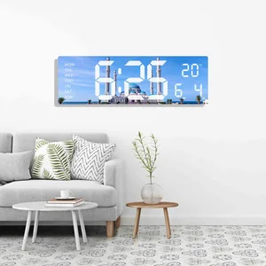 Digitalni LED zidni sat sa slikom, datumom i temperaturom — džamija uz more